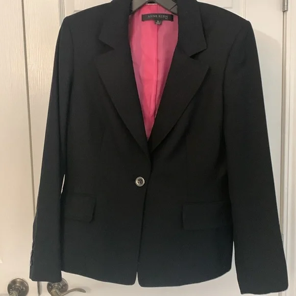 Anne Klein NWOT pantsuit. Excellent condition and lovely. - Picture 2 of 11